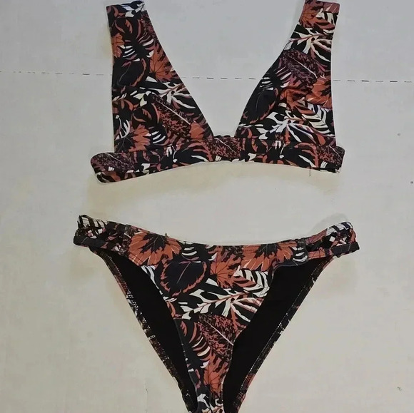 Nasty Gal Just Add Water Leaf Halter Bikini Top And BottomSZ 6 - Picture 4 of 16